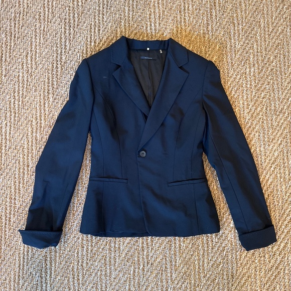 Elie Tahari Jackets & Blazers - Elie Tahari black suit blazer
